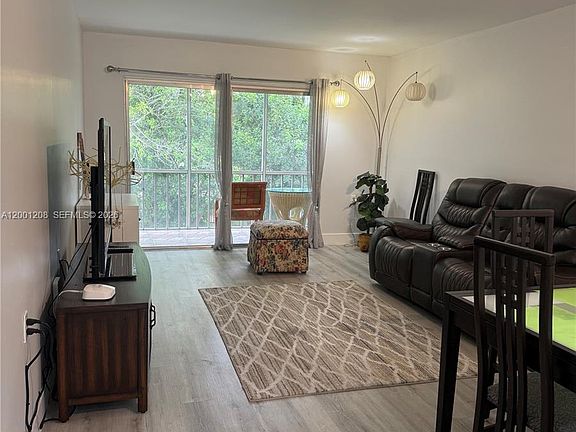 4th image of 1102 Bahama Bnd APT D2