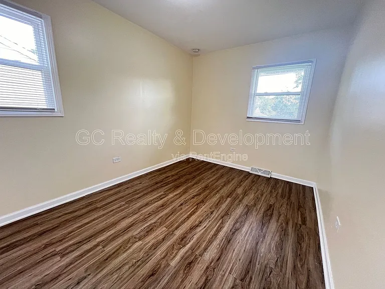 206 E Center St — Photo 12
