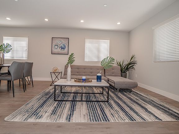 5th image of 2631 S La Salle Ave #2633-1/2