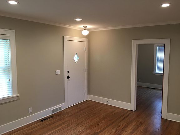 Bright & spacious living room