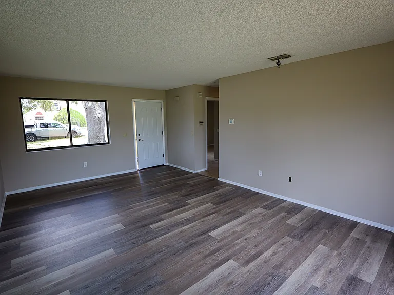 199 Willow Rd — Photo 9