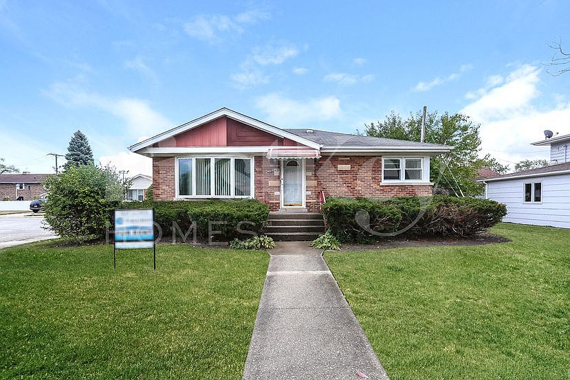 1st image of 701 E 162nd Pl