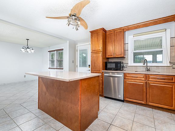 3rd image of 260 Diane Dr