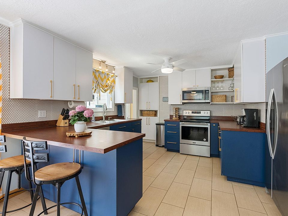 10 Laurene Dr, Old Orchard Beach, ME 04064 Zillow