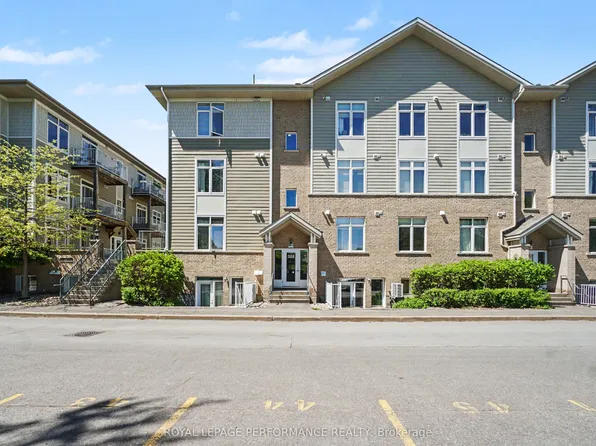 326 D Everest Point, Ottawa, ON K1G 4E3