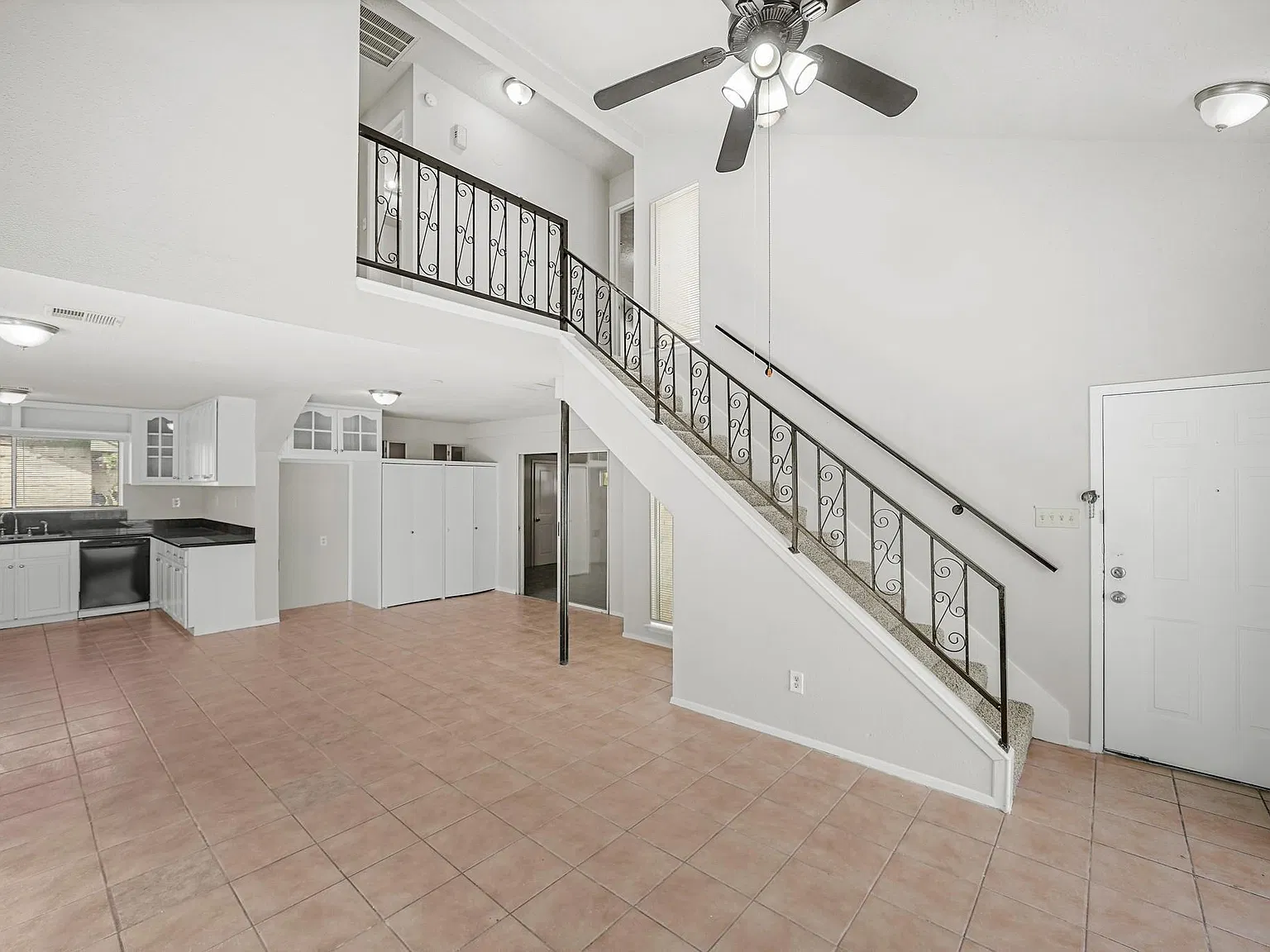 4 bed, 2.5 bath, 1712 sqft, $1,715 — Photo 4