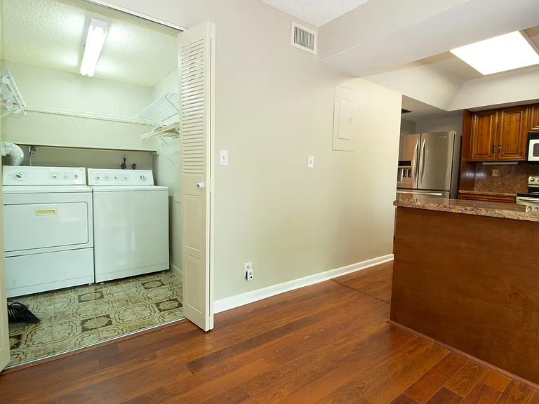 8321 SW 39th Ct — Photo 11