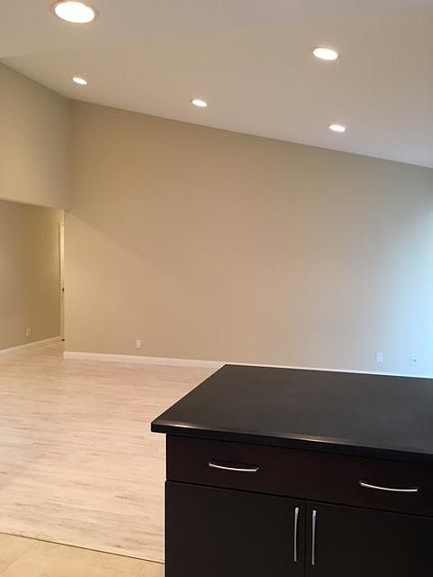 2nd image of 613 W Lynwood St