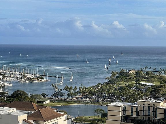 3rd image of 1391 Kapiolani Blvd #2711