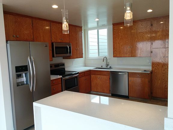 5th image of 256 Brighton Ave