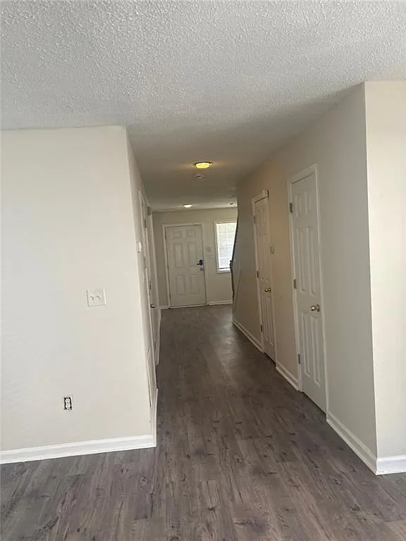 3 bed, 2.5 bath, 1700 sqft, $1,700 — Photo 2