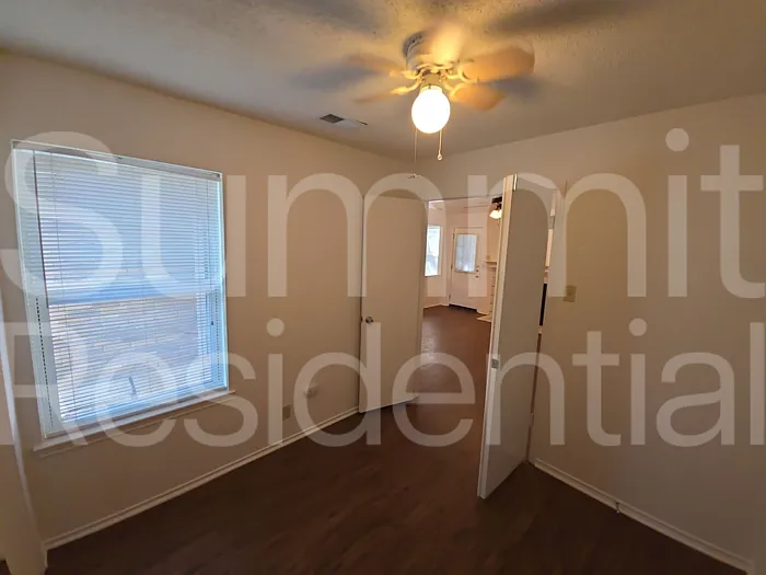 1607 Parkwood Dr — Photo 8