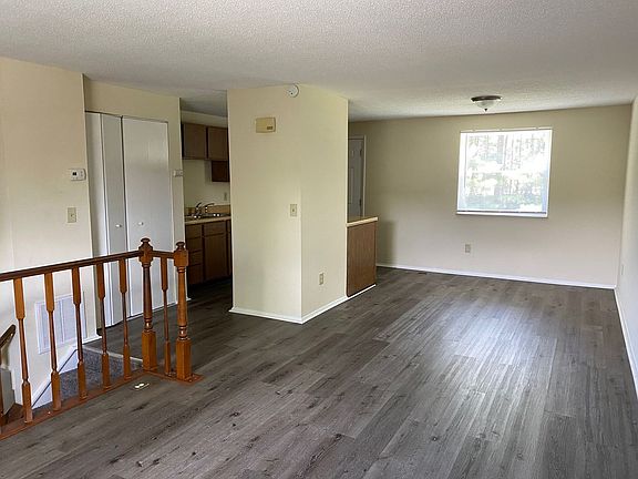 3rd image of 2507 Camellia Dr #B