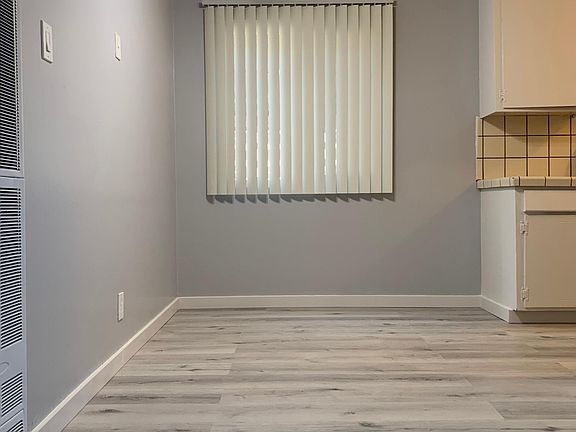 4th image of 931 Ravenscourt Ave #2