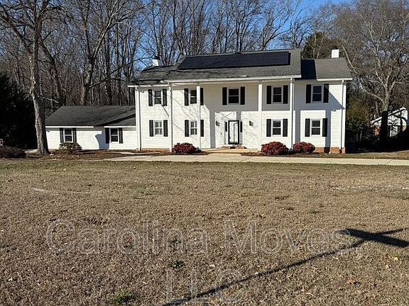 2nd image of 121 Chipwood Ln