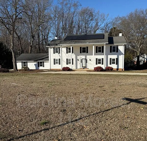 121 Chipwood Ln — Photo 2