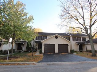 305 Villa Circle Dr #27, Palatine, IL 60067