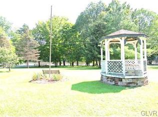 18 Meadow Dr, Mount Bethel, PA 18343