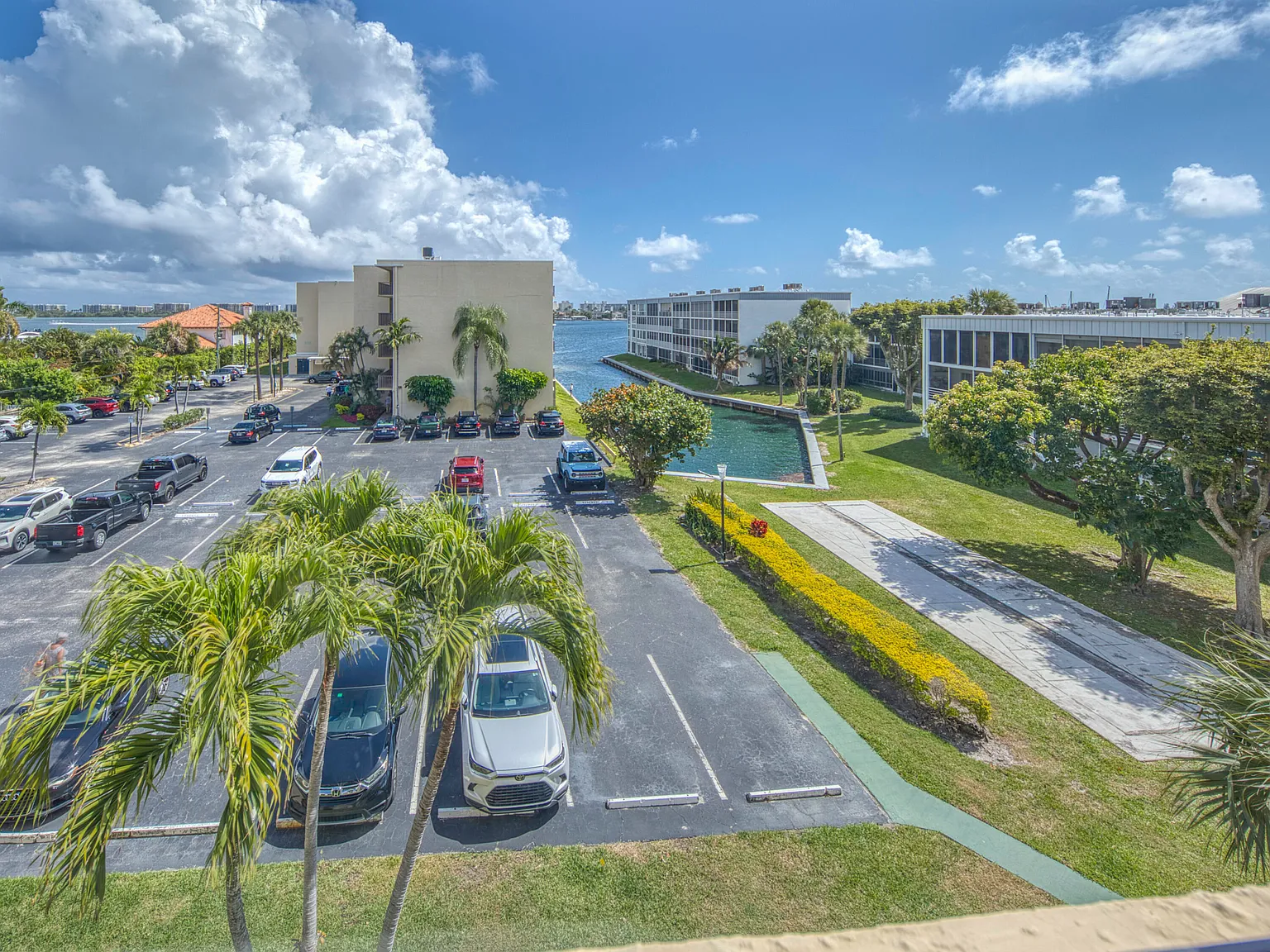2 bed, 2.0 bath, 1029 sqft, $2,500 — Photo 3