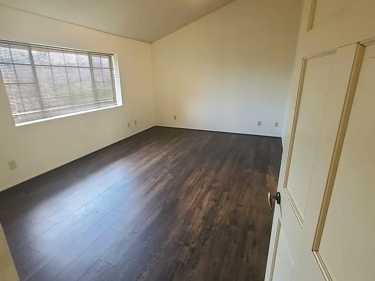 24451 Oaktree Ct — Photo 10