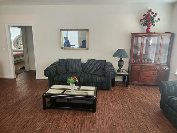 3rd image of 624 10th St
