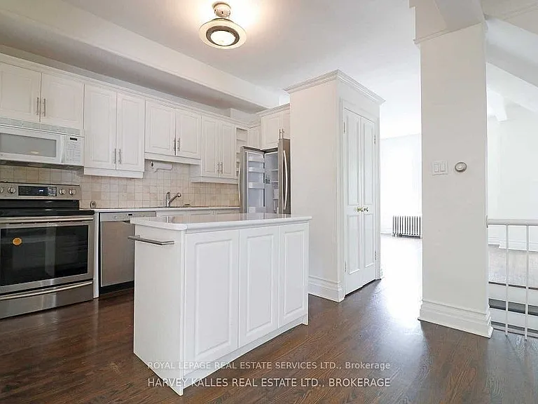 390 Huron St — Photo 3