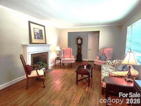 3rd image of 2333 Lynwood Dr