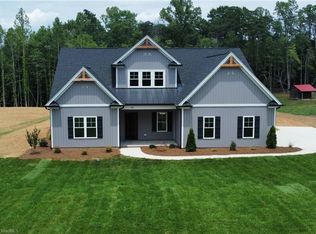 183 Golf Course Rd, Pilot Mountain, NC 27041