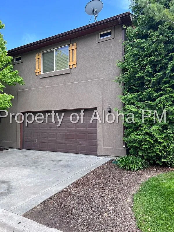 3 bed, 2.5 bath, 1700 sqft, $2,096 — Photo 3