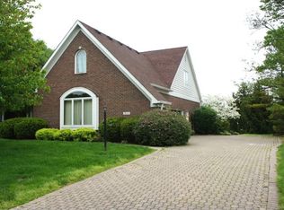 9032 Diamond Pointe Dr, Indianapolis, IN