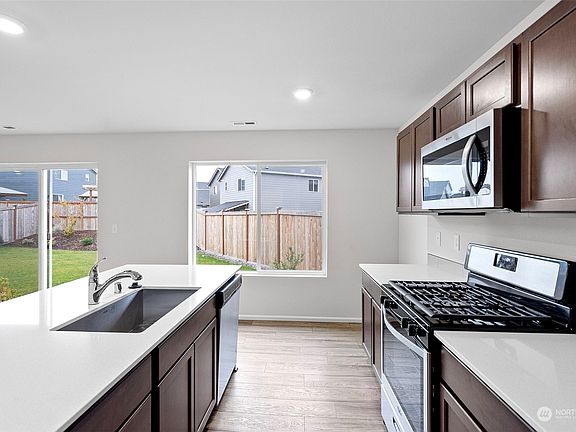 5th image of 9131 Alyssum Lane SE