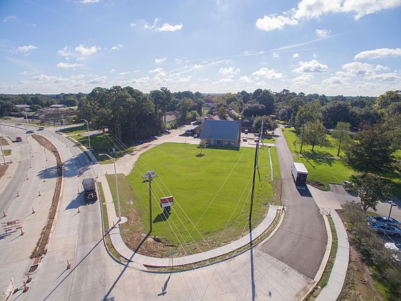 4th image of 517 Verot School Rd