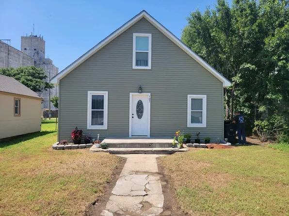 107 S 2nd St, Cimarron, KS 67835