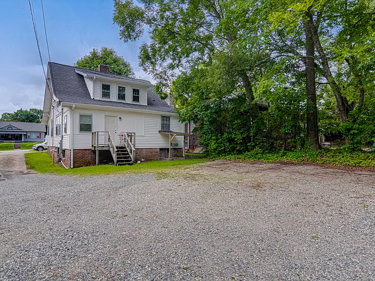1504 W Friendly Ave #B — Photo 26