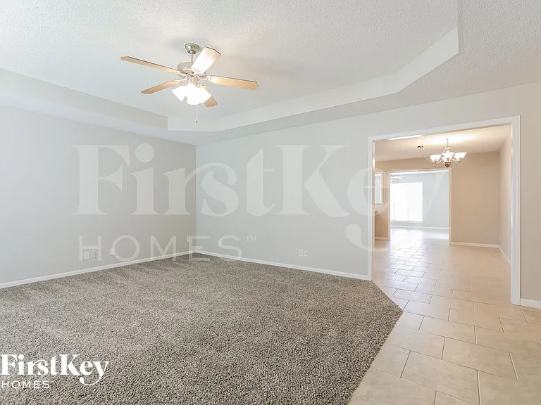 724 Bristol Dr — Photo 5
