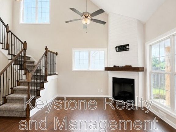 5th image of 384 Wingfield Dr