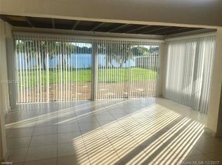 2550 NE 199th St, North Miami Beach, FL 33180