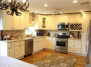 9 Rutland Rd, Massapequa, NY 11758