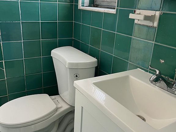 4th image of 6970 Indian Creek Dr APT 1