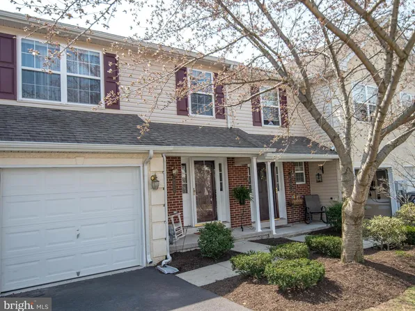 1052 Almond Dr, Phoenixville, PA 19460