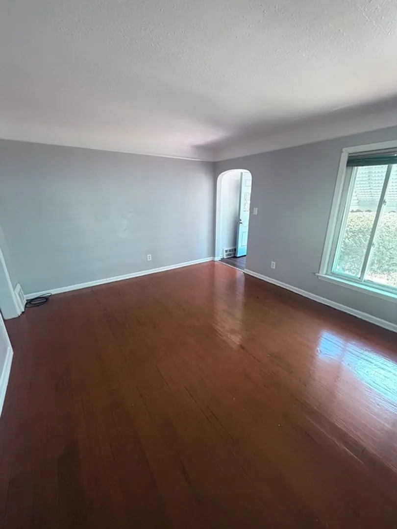 A Single family home with Garage in Garfield Heights — Photo 4