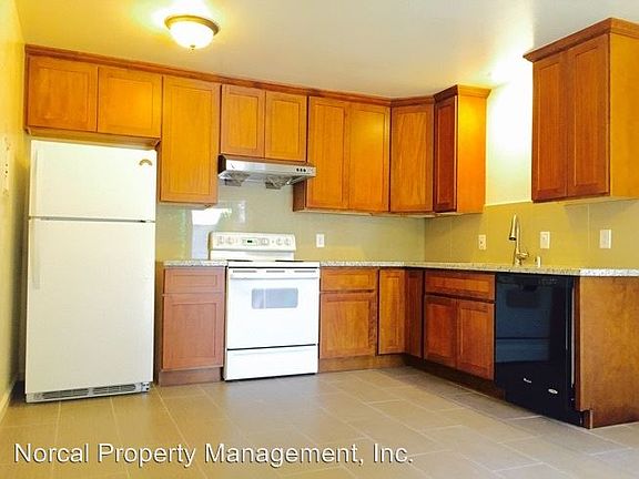 4th image of 1069 Oakmont Dr APT 1