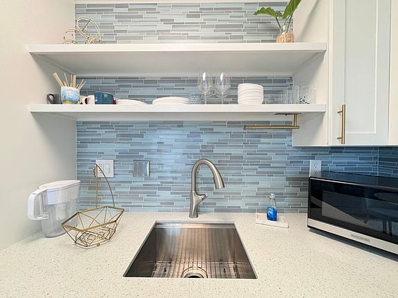 4th image of 1021 Scott St APT 230