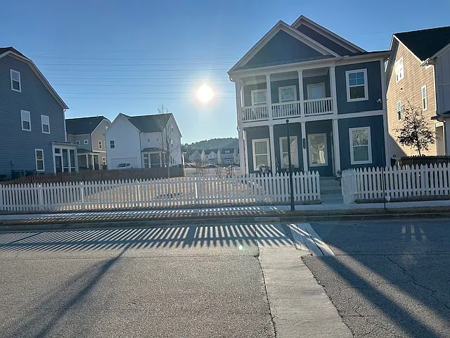 3 bed, 2.5 bath, 2100 sqft, $3,595 — Photo 4