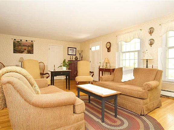 5th image of 70 Westwood Park Cir