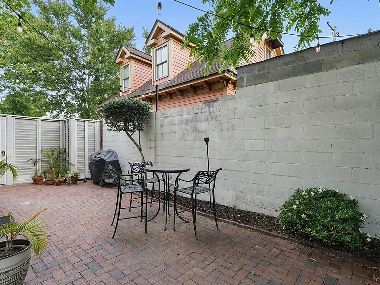 221 E Park Ave — Photo 58
