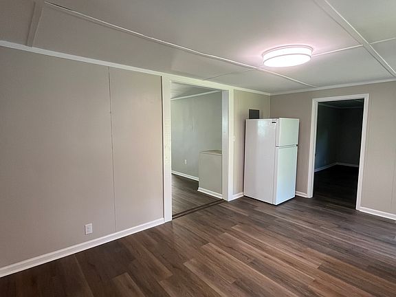 4th image of 239 Thorn Dr