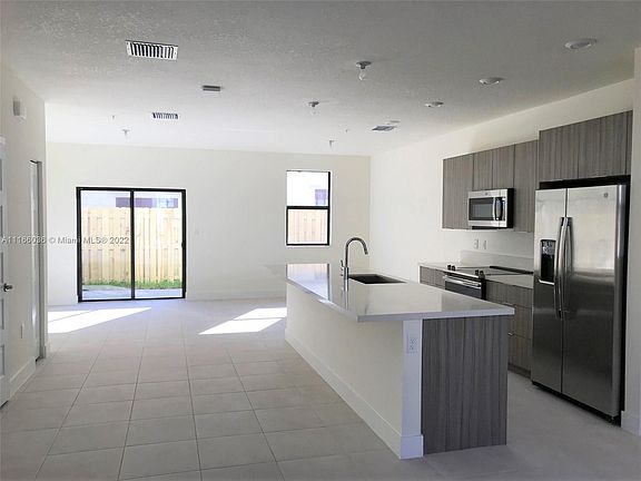 4th image of 10449 NW 82nd St Unit 6