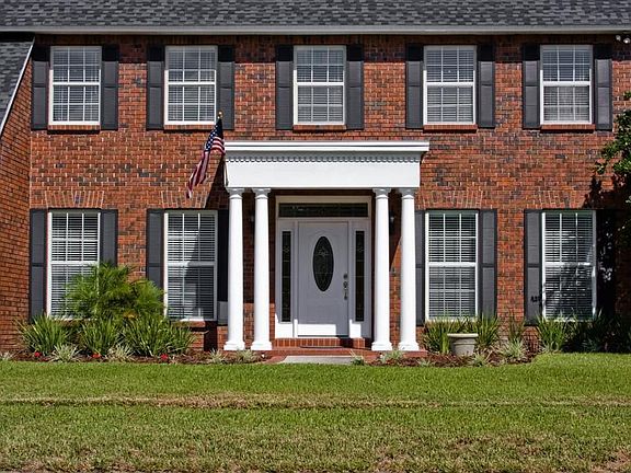 3rd image of 2825 Timber Knoll Dr