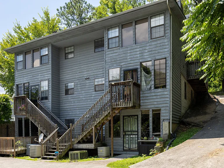 34 Woodlawn Drive - 4 — Photo 2